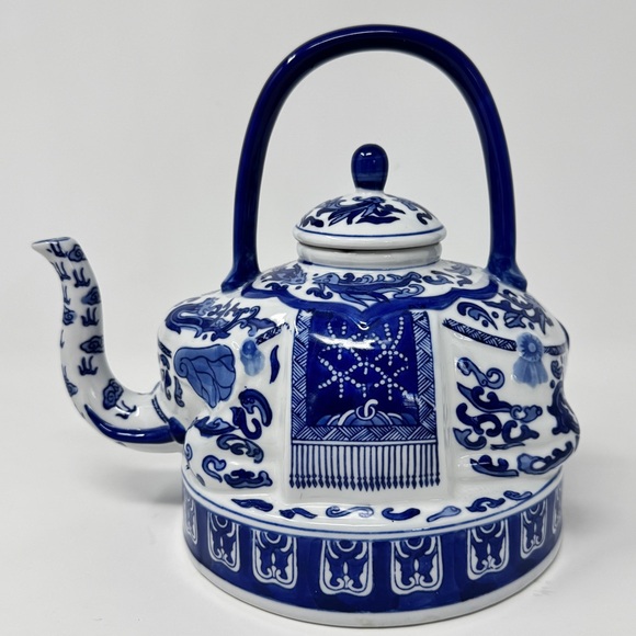 Vintage Elephant Chinoiserie Blue and White Teapot by Bombay - Picture 1 of 10